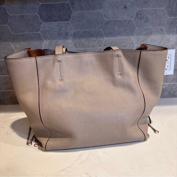 Chloe Smooth Calfskin Medium Milo Shopping Tote Motty Grey - Picture 13 of 16